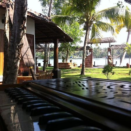 Ambadis Villas Kodungallur Bagian luar foto