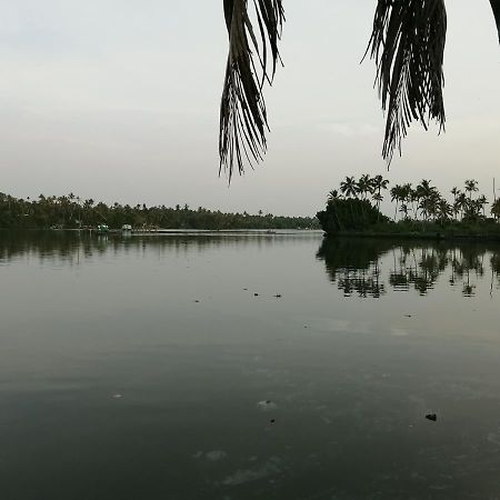 Ambadis Villas Kodungallur Bagian luar foto