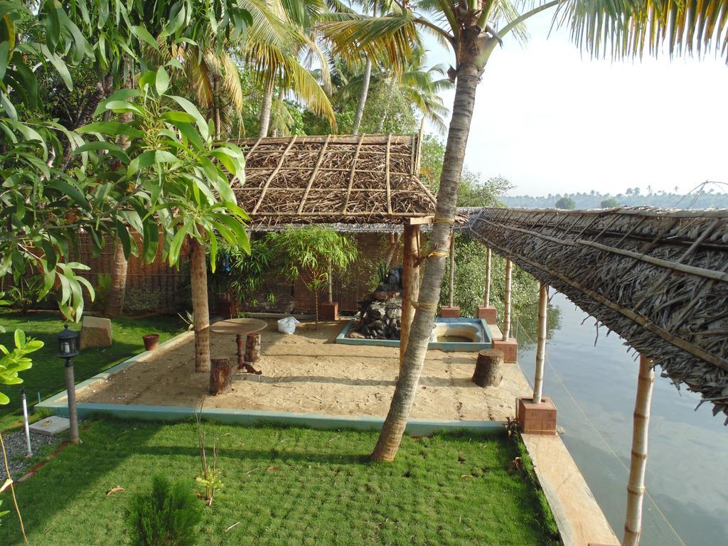 Ambadis Villas Kodungallur Bagian luar foto