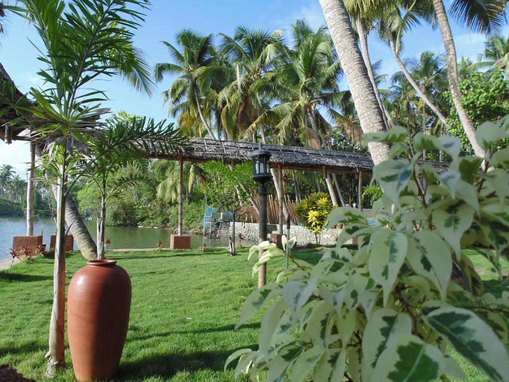 Ambadis Villas Kodungallur Bagian luar foto