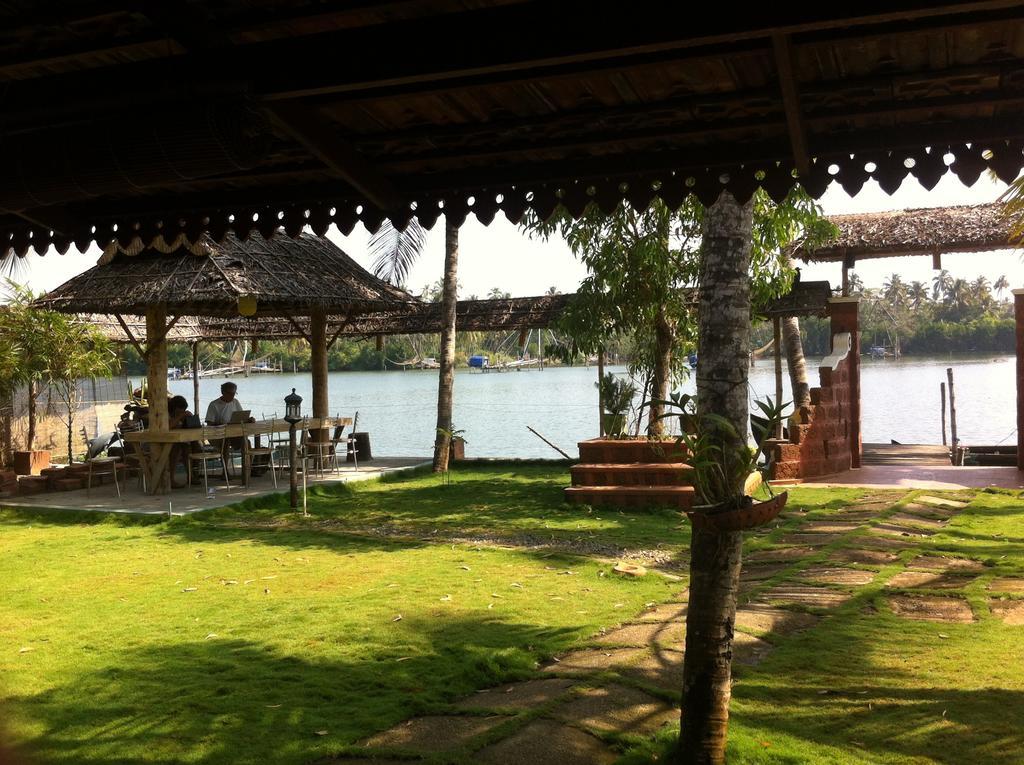 Ambadis Villas Kodungallur Bagian luar foto