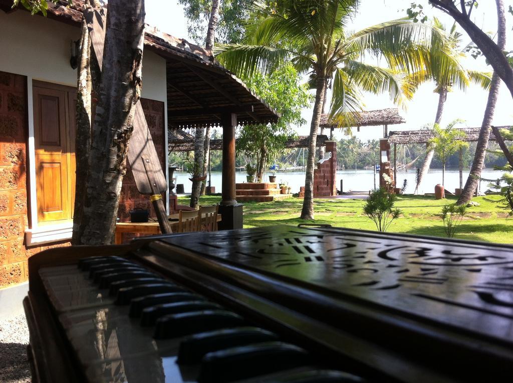 Ambadis Villas Kodungallur Bagian luar foto
