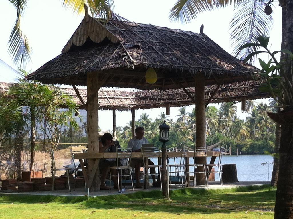 Ambadis Villas Kodungallur Bagian luar foto