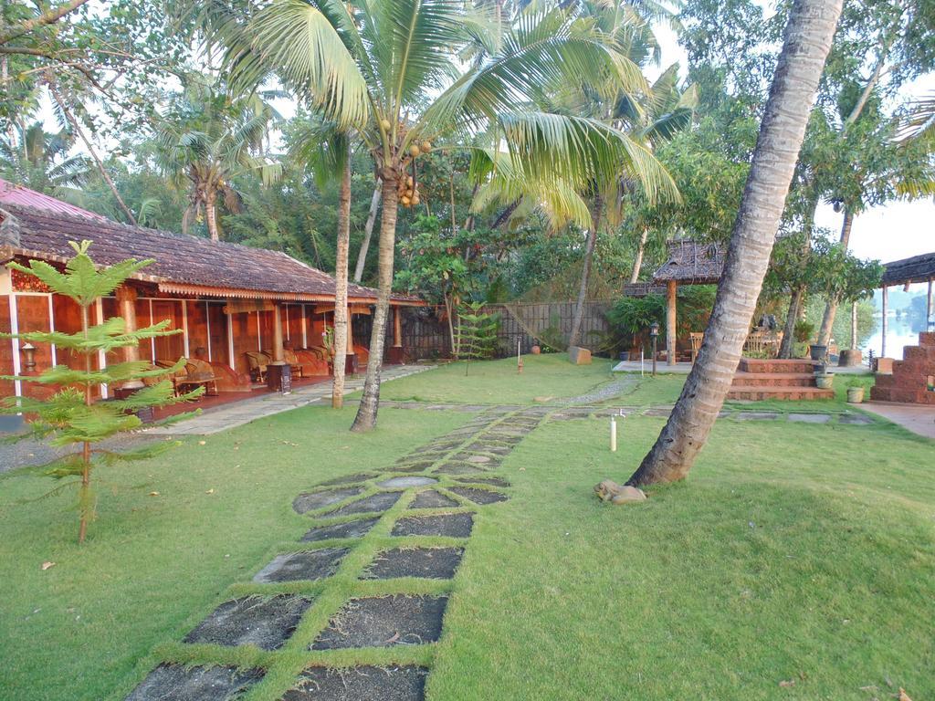 Ambadis Villas Kodungallur Bagian luar foto