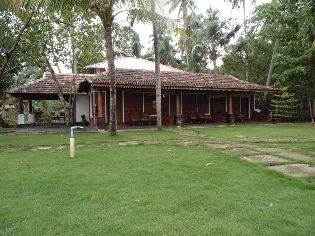 Ambadis Villas Kodungallur Bagian luar foto