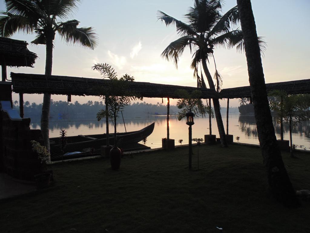 Ambadis Villas Kodungallur Bagian luar foto