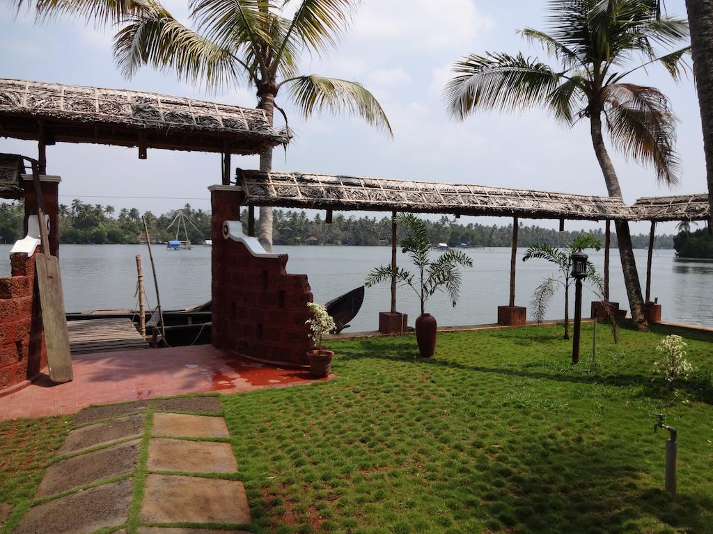 Ambadis Villas Kodungallur Bagian luar foto
