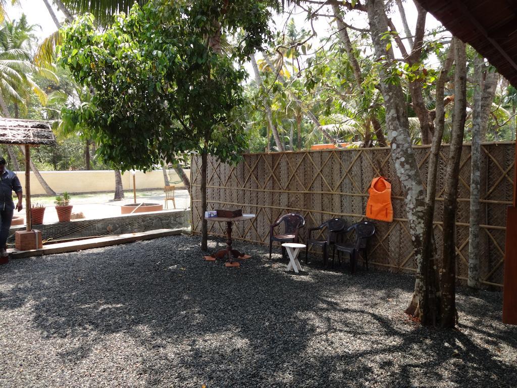 Ambadis Villas Kodungallur Bagian luar foto