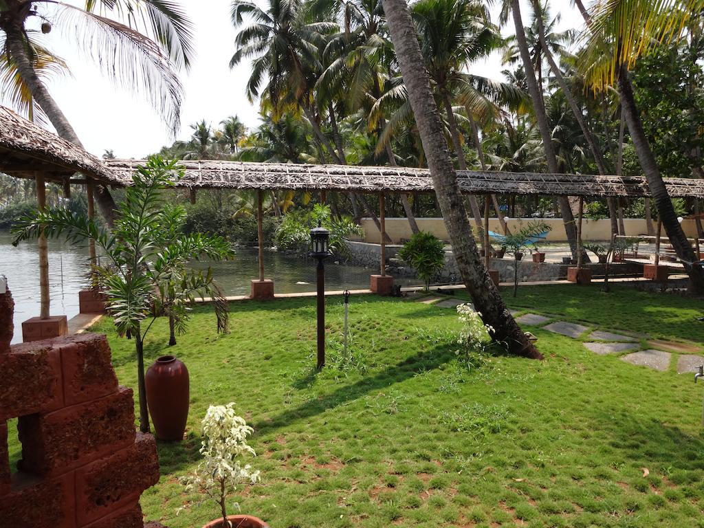 Ambadis Villas Kodungallur Bagian luar foto