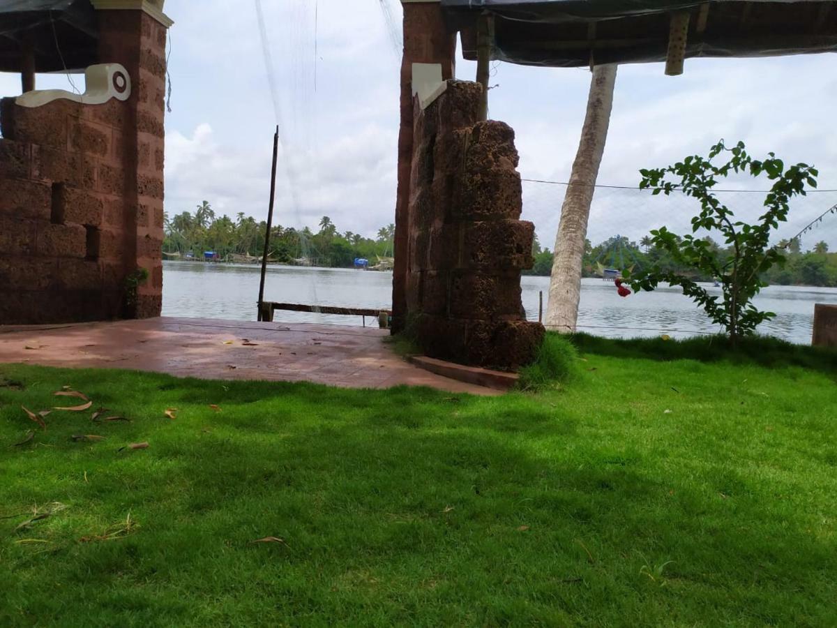 Ambadis Villas Kodungallur Bagian luar foto