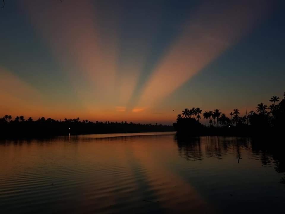 Ambadis Villas Kodungallur Bagian luar foto